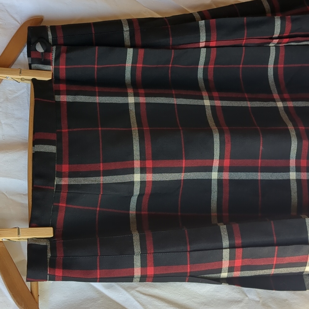 Highland Queen kilt wool vintage black with red & cream tartain skirt Medium